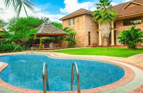 Arusha House | Double View Mountain Lodge - Elephant Room