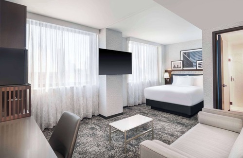 Queens Hotel | DoubleTree by Hilton Long Island City, NY