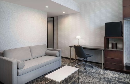 Queens Hotel | DoubleTree by Hilton Long Island City, NY