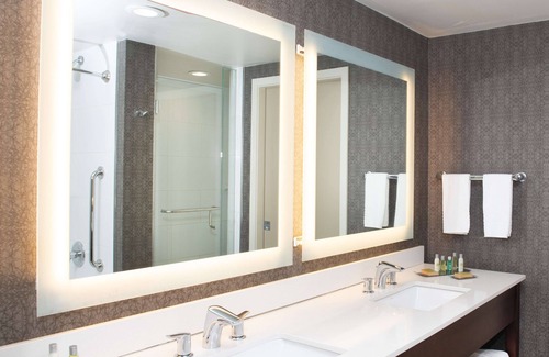 North Charleston Hotel | DoubleTree by Hilton Hotel & Suites Charleston Airport