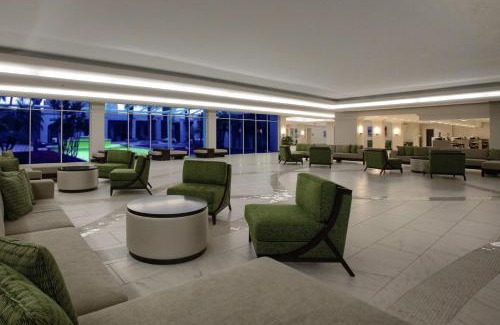 Florida Center Hotel | DoubleTree by Hilton at the Entrance to Universal Orlando