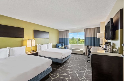 Third Ward Hotel | DoubleTree by Hilton Charlotte Uptown