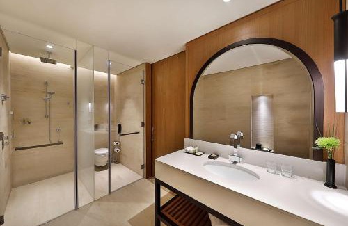 Downtown Dubai Hotel | DoubleTree by Hilton Dubai - Business Bay