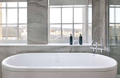 Old Town Hotel | DoubleTree by Hilton Edinburgh City Centre