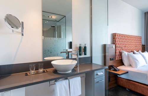 Schwanheim Hotel | DoubleTree by Hilton Frankfurt Niederrad
