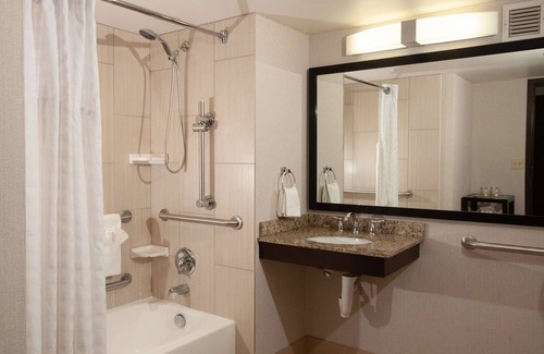 Downtown Cleveland Hotel | DoubleTree by Hilton Hotel Cleveland Downtown - Lakeside