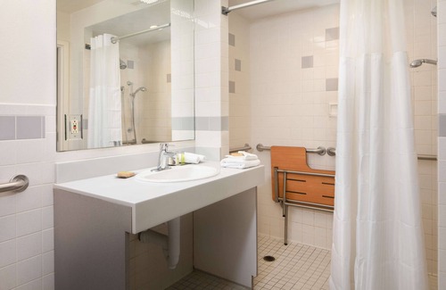 Downtown Pittsburgh Hotel | DoubleTree by Hilton Hotel & Suites Pittsburgh Downtown