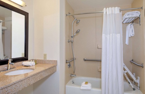 Downtown Pittsburgh Hotel | DoubleTree by Hilton Hotel & Suites Pittsburgh Downtown