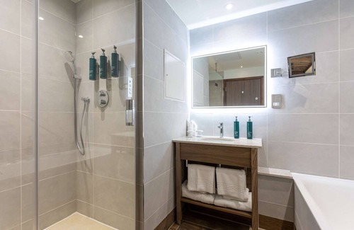 Newark upon Trent Hotel | DoubleTree by Hilton Nottingham-Gateway