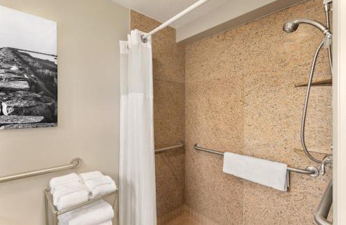 Warwick Hotel | DoubleTree by Hilton Providence Airport Warwick