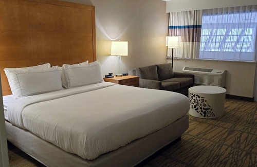 Rochester Hotel | DoubleTree by Hilton Rochester