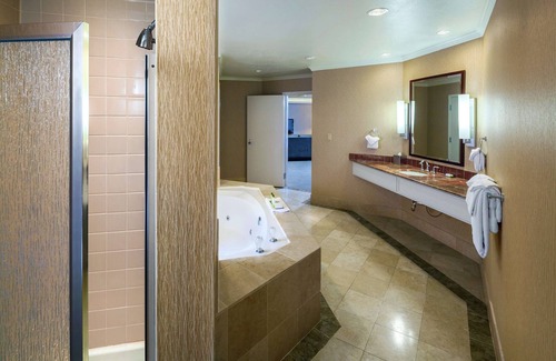 Rohnert Park Hotel | DoubleTree by Hilton Sonoma - Wine Country