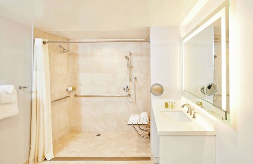 Southwood Hotel | DoubleTree by Hilton Torrance - South Bay