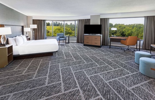 South Tulsa Hotel | DoubleTree by Hilton Tulsa - Warren Place