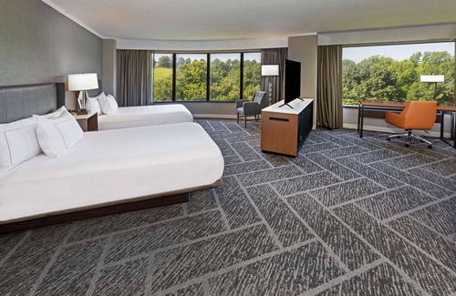 South Tulsa Hotel | DoubleTree by Hilton Tulsa - Warren Place