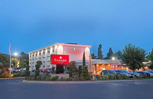 Chico Hotel | Doubletree By Hilton Chico, Ca