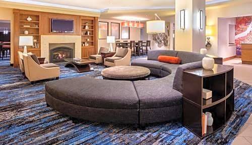 Downtown Minneapolis Hotel | DoubleTree Suites by Hilton Minneapolis Downtown