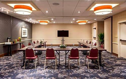 Downtown Minneapolis Hotel | DoubleTree Suites by Hilton Minneapolis Downtown
