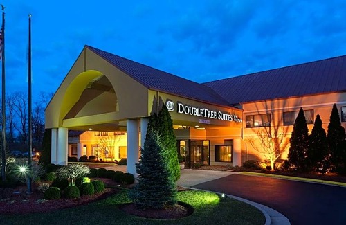 Sharonville Hotel | DoubleTree Suites by Hilton Cincinnati - Blue Ash