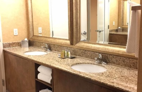 Anaheim Resort Hotel | DoubleTree Suites by Hilton Anaheim Rsrt - Conv Cntr