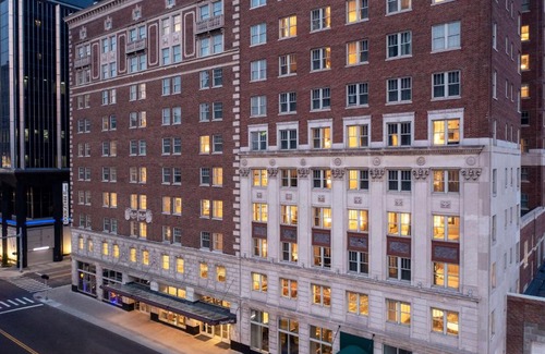 Downtown Detroit Hotel | DoubleTree Suites by Hilton Hotel Detroit Downtown - Fort Shelby