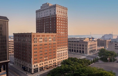 Downtown Detroit Hotel | DoubleTree Suites by Hilton Hotel Detroit Downtown - Fort Shelby