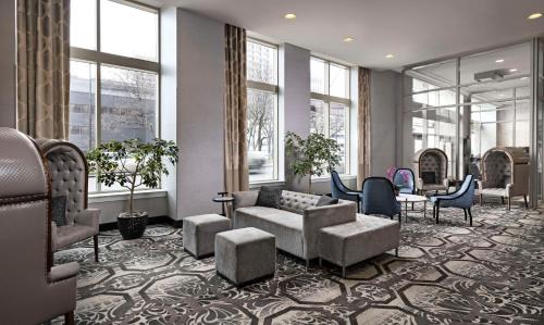 Downtown Detroit Hotel | DoubleTree Suites by Hilton Hotel Detroit Downtown - Fort Shelby