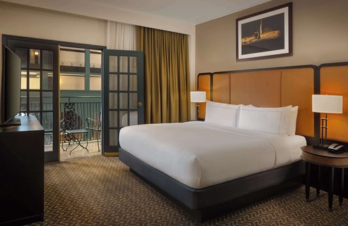 Lexington Hotel | DoubleTree Suites by Hilton Hotel Lexington