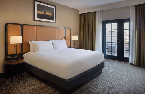 Lexington Hotel | DoubleTree Suites by Hilton Hotel Lexington