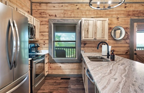 Sevierville Cabin | Douglas Lake Cabin | Near Pigeon Forge | Views | Hot Tub | Sleeps 6