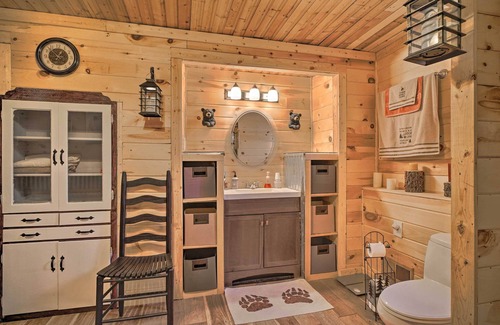 Baneberry Cabin | Douglas Lake Cabin w/Mountain-View Deck & Grill