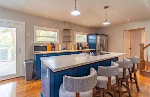 Sevierville House | Douglas Lake House with Private Hot Tub by Staycating