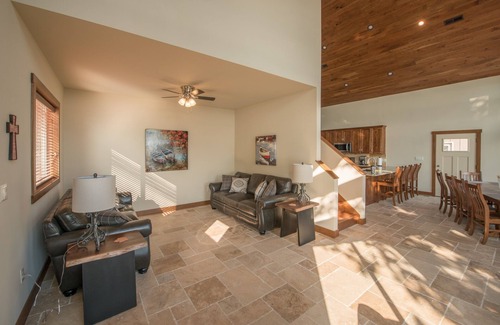 Newport House | Douglas Lake Views, Near Pigeon Forge/Gatlinburg, Dollywood!