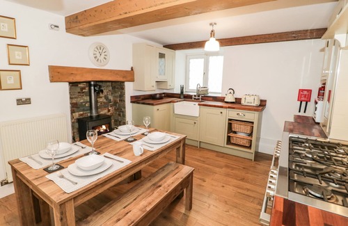 Llanfair Talhaiarn Cottage | DOVE COTTAGE, pet friendly, with open fire in Llanfair Talhaiarn