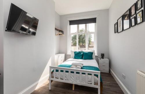Bradley Stoke House | Dove Court Travel Lodge 1 - Ground Floor Ensuite
