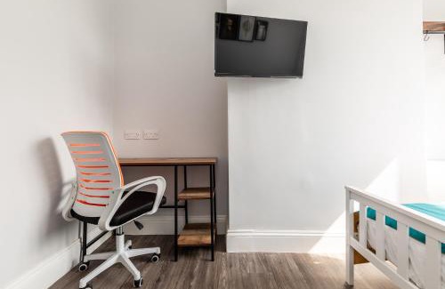 Bradley Stoke House | Dove Court Travel Lodge 1 - Ground Floor Ensuite
