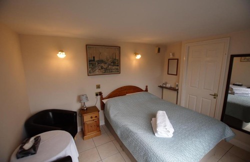Bishop's Cleeve Bed & Breakfast | Dove House