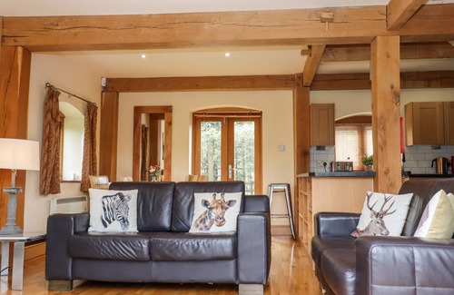 Martin Cottage | DOVECOTE, pet friendly, with hot tub in St Margaret's At Cliffe