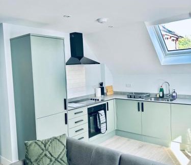 Dover Apartment | Dover Castle & Port, on-site parking, lovely quiet area