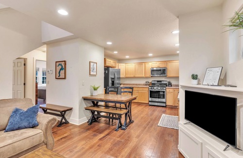 Dover House | Dover Dreamin’ – Lake Life starts here! 3BD, 3BA Retreat, Steps from the Water