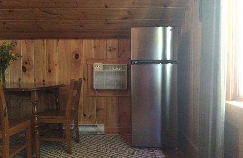 Southern Coast Apartment | Down the road from Bayview Beach on Ferry Rd! Bright, and newly furnished 2 BR.