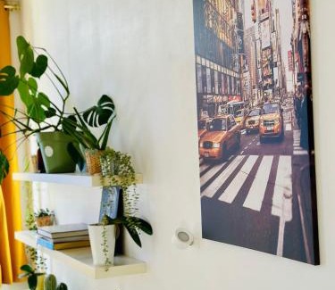 Lower Town Apartment | Down-Town 1 Bedroom Flat