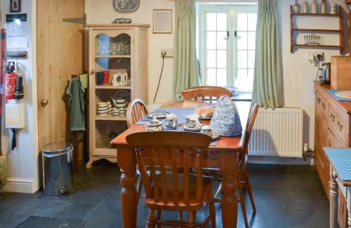 Tintagel House | Downhouse Cottage