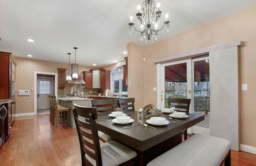 Downingtown House | Downingtown Shoreline Estate w/Water Views + Private Pool!