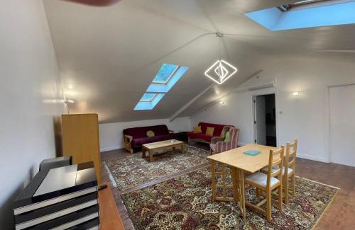 Clayton Bed & Breakfast | Downlands Barn apartment 1 Bedroom - 2 Futon in Lounge