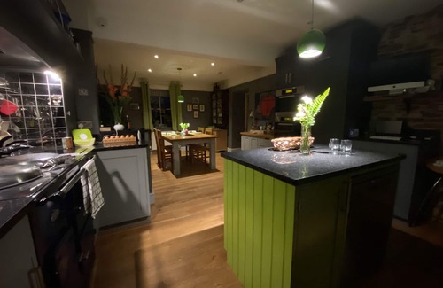 Dartmouth Bed & Breakfast | Downton Lodge Country B&B