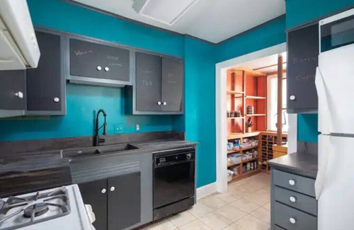 Spartanburg House | Downtown 1930's shingle home with color.