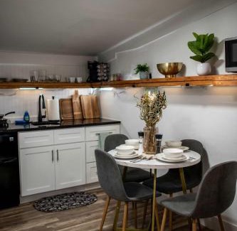 Tampa Heights Apartment | Downtown 1BR Cottage for 4 - Renovated