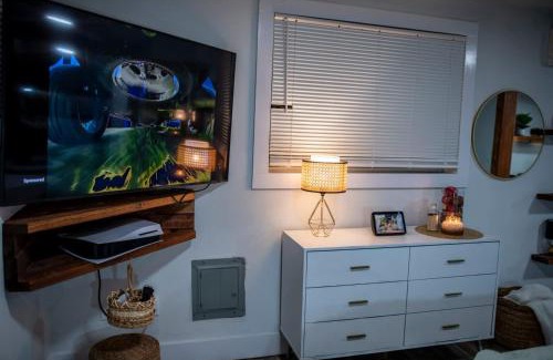 Tampa Heights Apartment | Downtown 1BR Cottage for 4 - Renovated