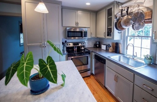 Westside Condo | Downtown 2 bedroom, sun-filled historic condo w/workspace, beautiful balconies